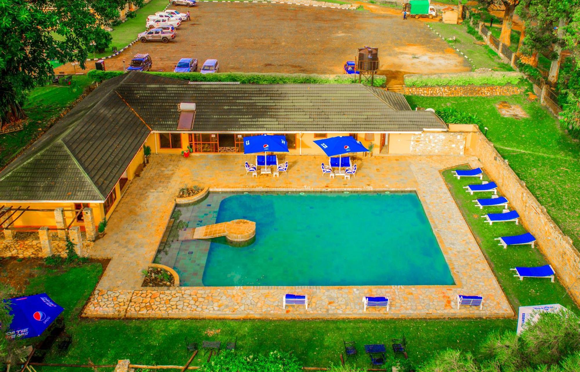 Mountains Of The Moon Hotel Fort Portal Exterior foto