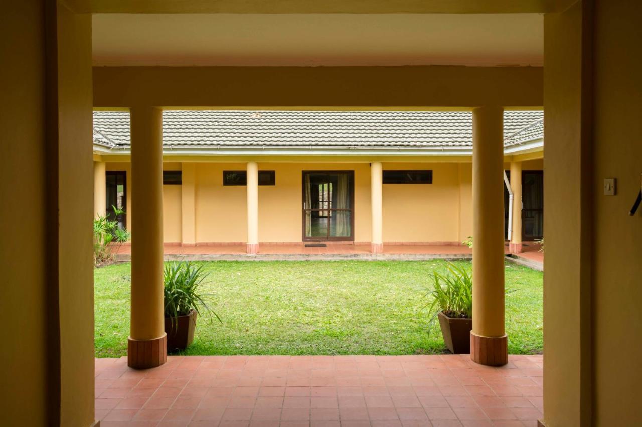 Mountains Of The Moon Hotel Fort Portal Exterior foto
